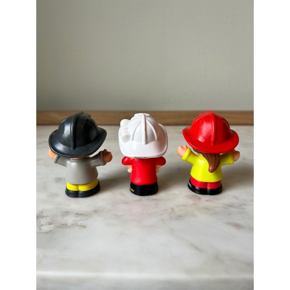 Fisher-Price Little People Fire Station Fire Marshal Firefighters Toy Set - Picture 3 of 9